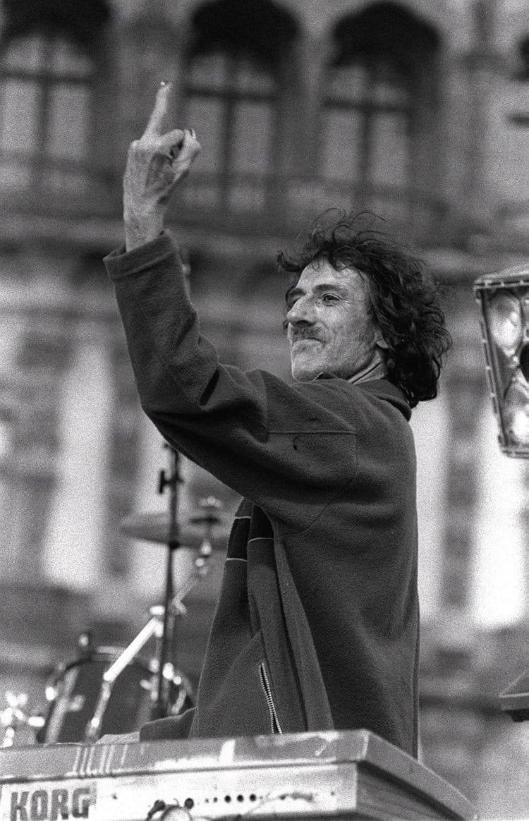 Diseño Charly, el dedo